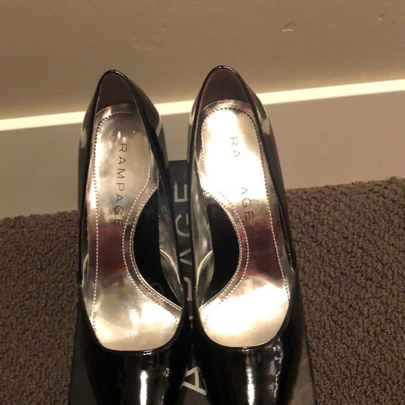 Rampage- Black patent pointy toe heels - Picture 2 of 3